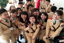 Ảnh dàn nữ cảnh sát giao thông xinh đẹp gây tranh cãi