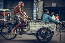 Khoảnh khắc đẹp của người đàn ông đạp xe ba gác Sài Gòn