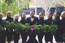 Kỳ lạ: Cô dâu mặc váy màu đen tang tóc trong đám cưới 