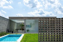 Kiến trúc độc đáo mê mẩn của ngôi nhà không sơn trát đón nắng