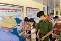 Hải Dương: 30.000 đồng trích lương cán bộ công an và nồi cháo nghĩa tình