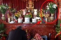 Đặt lọ hoa trên bàn thờ như thế nào cho đúng?