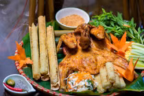 Cơm lam gạo nếp ăn với thịt bò, thịt dê, thịt gà... ngon khó cưỡng