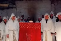 Tại sao người ta phải đốt quần áo của người đã chết?