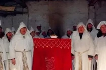 Tại sao người ta phải đốt quần áo của người đã chết?