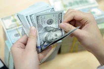 Vàng, USD, gửi tiết kiệm: Bỏ tiền vào đâu?