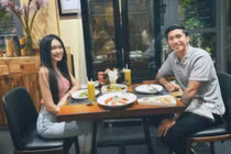 Khoảnh khắc lãng mạn của Đoàn Văn Hậu - Doãn Hải My trong ngày đặc biệt