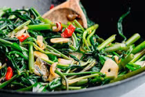  Mách bạn cách xào rau muống lạ miệng, mùa thu ăn giảm khô nóng