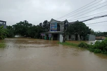 Mưa lũ khiến 2 người chết, hơn 1500 ngôi nhà bị ngập lụt tại miền Trung