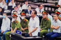 Lời khai sốc “chuyến bay giải cứu”: Kẻ “bán nhà”, người “mang tiền về cho vợ“