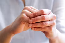 Dấu hiệu trên móng tay cảnh báo ung thư, khám ngay còn kịp