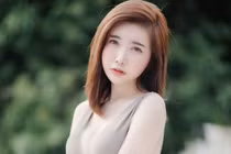 Đỏ mặt trước hot girl mặc đồ cắt xẻ "hiểm hóc" khoe dáng nuột 