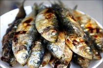 Máu chuyển màu đáng sợ vì thói quen ăn uống này