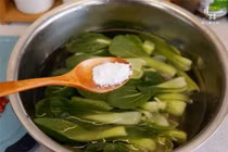 Rửa cách này, rau cực dễ ngấm hóa chất, hao hụt dinh dưỡng