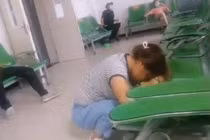 Vợ đau quặn vì sỏi thận, chồng thản nhiên ngồi làm việc “chướng mắt”