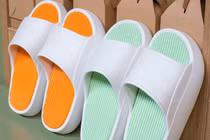 Kiểu dép bán đầy chợ, bất ngờ được siêu sao thế giới săn lùng