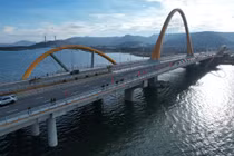 Chiêm ngưỡng cây cầu 1.700 tỷ nối đôi bờ vịnh Cửa Lục Quảng Ninh