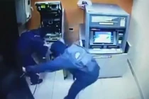 Clip sửng sốt với nhóm trộm tiền ATM trong chưa đầy 1 phút