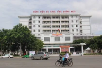 Cha ôm con nhỏ nhảy lầu tự tử tại bệnh viện