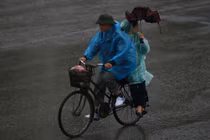 Thời tiết hôm nay 10/7: Bắc Bộ và Hà Nội mưa dông diện rộng