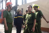 Bộ Công an trực tiếp chỉ đạo chữa cháy tại công ty may ở Cần Thơ