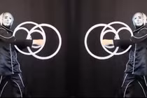 Hoa mắt với màn trình diễn ảo diệu của quái nhân 3 mặt