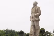 Chuyện tượng đài và sự vĩ đại của Bác Hồ trong lòng dân