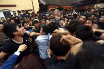 Phép màu nào khắc chế bạo lực do “người Việt hung hãn”?