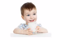 Bí quyết giúp bé mê uống sữa