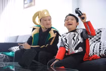 Bố con Hoàng Bách "biến hóa" thành nhân vật Thor - Loki