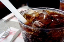 Nước ngọt có ga gây lão hóa sớm cho cơ thể