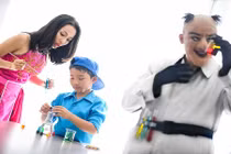 Tê giác đập tan “âm mưu” của bố Hoàng Bách