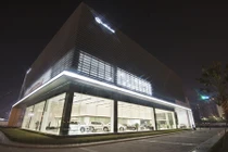 Cận cảnh showroom Lexus hoành tráng đầu tiên ở Hà Nội