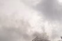 Hà Nội: Công ty XNK cháy đùng đùng giữa mưa lớn