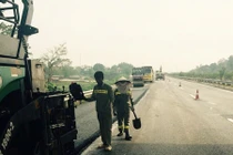 Khắc phục 96.000 m2 hằn lún trên cao tốc Nội Bài - Lào Cai