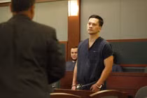 Bác sĩ gốc Việt hiếp dâm 11 nữ bệnh nhân 