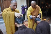 Thiếu gia nức tiếng đi tu ở Sài Gòn khiến dư luận dậy sóng