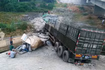 Xe đầu kéo đâm nhau trên cao tốc NB-LC, tài xế chết tại chỗ