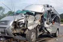 Ảnh hiện trường xe chở 12 người gặp nạn thảm khốc ở Nghệ An