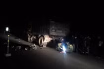 Người đàn ông tự lao vào xe tải chết thảm