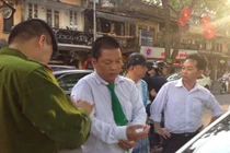 3 “kiều nữ” đánh tài xế Mai Linh ngay Tràng Tiền Plaza