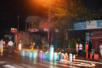 Huế: Kho hàng cháy ngùn ngụt trong đêm