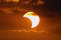 Sửng sốt top hiện tượng kỳ lạ nhất về Mặt trăng 