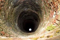 Cần bao nhiêu thời gian để rơi xuyên qua Trái đất?