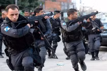 Hoảng hốt cảnh vây ráp bắt tội phạm ma túy ở Brazil