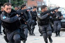 Hoảng hốt cảnh vây ráp bắt tội phạm ma túy ở Brazil