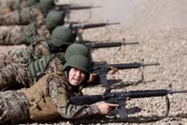 Bất ngờ trong trại huấn luyện nữ quân nhân Afghanistan