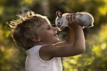 Khi những chú thú cưng trong nhà trở thành bạn của bé