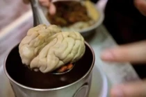 Cách nấu cháo óc heo bổ dưỡng cho bé ăn dặm 