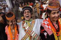 Giật mình hủ tục đổi vợ quái dị nhất hành tinh 